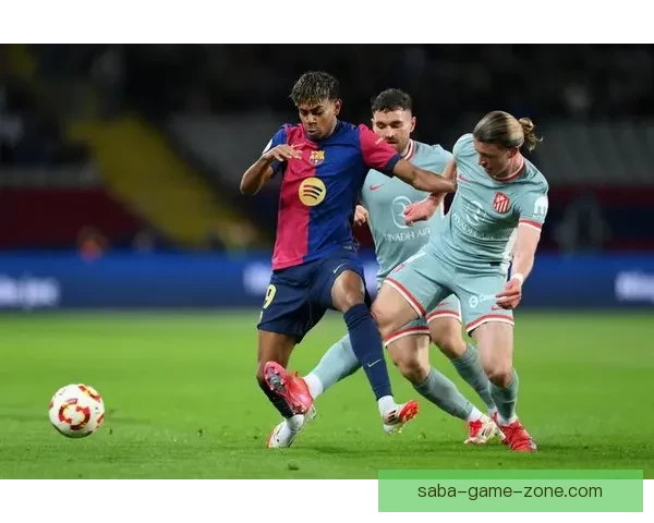 巴萨中卫蹬踏染红后获改判 西蒙尼愤怒挥手 马竞官方质疑判罚